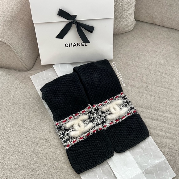 Auth Rare Chanel CC  Logo Black Wool Knit Scarf/ Muffler - New - Picture 3 of 8